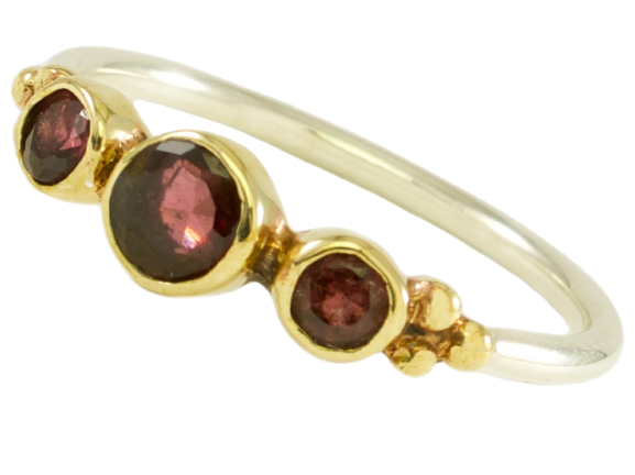 00 Ring M 3 granaatjes Joodse Bruid